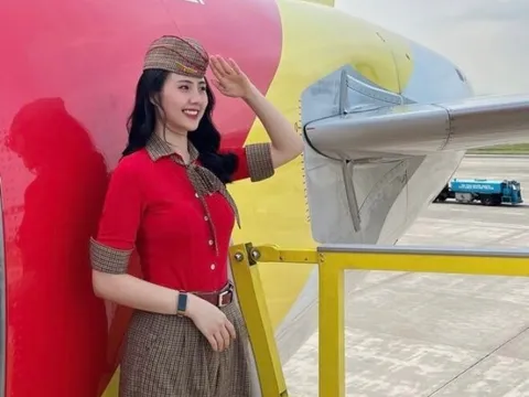 Nữ tiếp viên hàng không gây thương nhớ vì quá đẹp, hé lộ chế độ thai sản "khủng" của TVHK khi làm mẹ: Ở nhà chăm con 1 tuổi mới đi làm lại