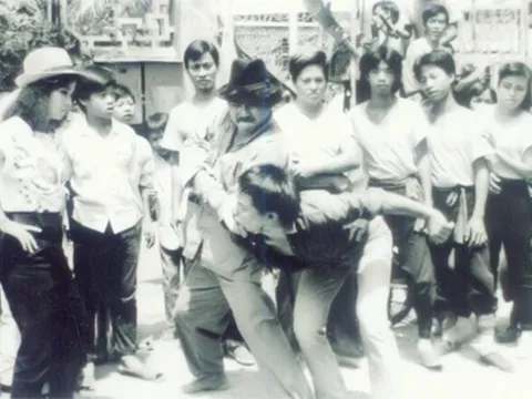 Bố ruột Lý Hùng: "Ông vua võ thuật" thách đấu cả Lý Tiểu Long, cầu hôn vợ khi bà lao lên sàn đấu bênh vực