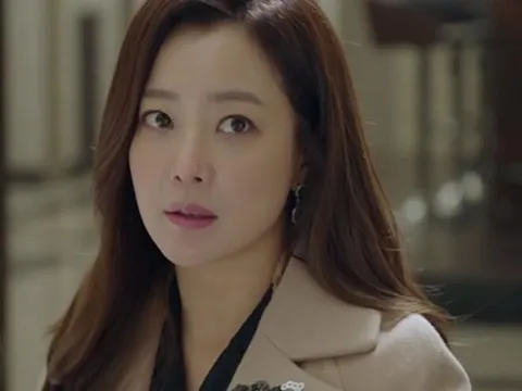 Từ ngày chuyển đến nhà mới, con gái không khóc nhưng nước mắt cứ chảy ra, xem camera tôi bủn rủn chân tay