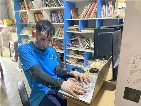 Vượt lên nghịch cảnh nhờ công nghệ