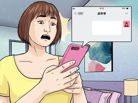 Thấy người lạ nhắn tin cho con gái 9 tuổi, mẹ âm thầm báo cảnh sát rồi chết lặng khi nghe đứa trẻ khai nhận