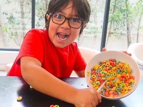 Mẹ Việt lấy chồng Nhật sinh ra cậu con trai “thiên tài”, đứa trẻ 14 tuổi có thu nhập trăm tỷ, lọt Top kiếm tiền giỏi trên thế giới