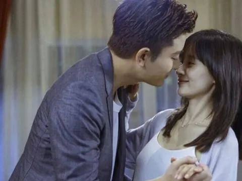 Nửa tháng sống chung với bạn trai của mẹ, con cứ 7 giờ tối đòi đi ngủ, biết lý do tôi lập tức chia tay