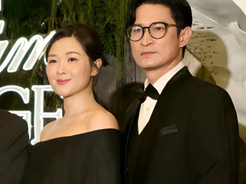 Huy Khánh đăng ảnh Mạc Anh Thư kèm tuyên bố mối quan hệ, vẫn si mê người xưa được khuyên "cua lại vợ cũ"