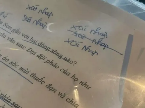 Tờ nháp đề Văn của thí sinh thi Tốt nghiệp THPT 2025 gây đau đầu: "Xát nhập" hay "sát nhập"?