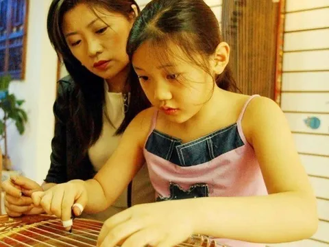 Bố kiếm 3,6 tỷ đồng/năm, chi gần 1 nửa lương cho con đi học, tình trạng của đứa trẻ thật đáng thương