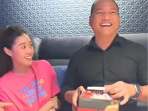 Hoa hậu Khánh Vân lấy que thử thai 2 vạch tặng chồng hơn 17 tuổi, nhà trai bất ngờ liền rút nhẫn cầu hôn