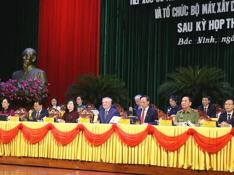 Phó Thủ tướng Thường trực Chính phủ Nguyễn Hòa Bình tiếp xúc cử tri tỉnh Bắc Ninh