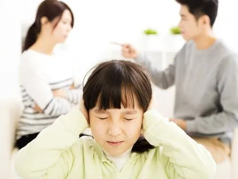 "Mẹ hãy ly hôn với bố đi!", lời cầu xin của cậu bé 10 tuổi khiến mẹ nghẹn ngào khi biết nguyên do
