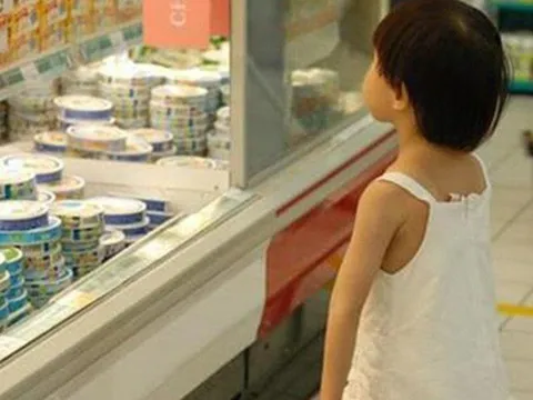 "Mẹ ơi cho con tiền!", phản ứng thông minh của người mẹ khiến nhiều người vội học hỏi