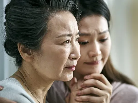 Mẹ vợ ở quê đi từ 5h sáng mang thịt lợn lên cho cháu, nhìn mâm cơm con rể nấu mà nghẹn ngào