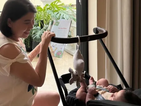 Mẹ ruột Mai Ngọc chờ đợi 35 năm mới được chăm cháu ngoại, cuối tuần nào cũng đúng lịch hẹn sang thăm