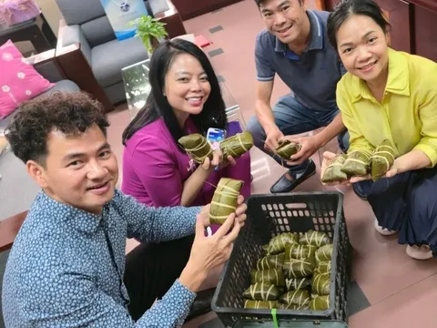 NSND Xuân Bắc xúc động cảnh tình nghệ sĩ sau khi sáp nhập, tiễn đồng nghiệp chuyển công tác mà rưng rưng