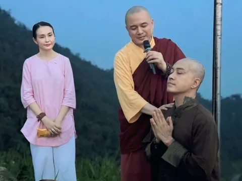 Tuấn Hưng bất ngờ cạo trọc đầu, Hương Baby tâm sự sau khi chứng kiến cảnh chồng xuống tóc: "Tu là buông bớt sân si"