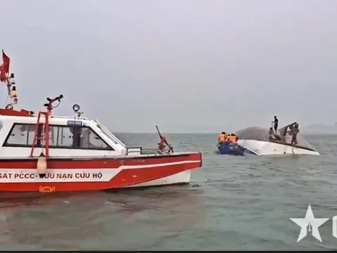 Vụ lật tàu tại Quảng Ninh: Thủ tướng yêu cầu khẩn trương tìm kiếm cứu nạn, khắc phục hậu quả