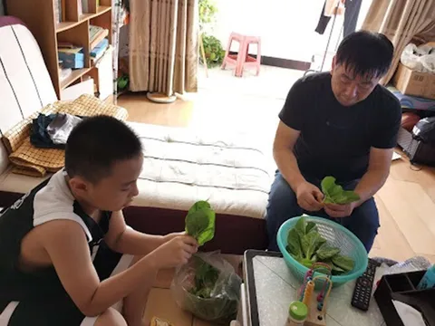 "Tại sao mẹ cứ bắt con làm việc nhà?", câu trả lời của người mẹ chuẩn văn mẫu khiến nhiều PH vội học hỏi