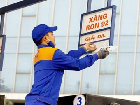 Giá xăng giảm