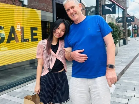 Con gái MC Thành Trung được ông nội Tây chiều hết cỡ, không cùng huyết thống với cả nhà nhưng là "cục cưng"