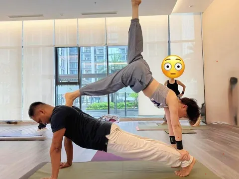 Ngọc Huyền khoe dáng người cực dẻo như diễn xiếc ở tuổi nghỉ hưu, con trai Chí Trung phải "bái phục mẫu hậu"