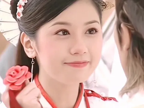 Người đẹp ra đi tay trắng chỉ cần nuôi con, kết quả viên mãn bên "hồng hài nhi" kém 9 tuổi, chồng cũ quá ê chề