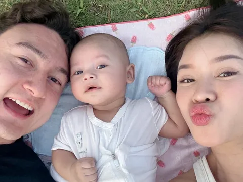 Đặng Văn Lâm và vợ hotgirl tuyển bảo mẫu chăm con trai, lương 13 triệu/tháng, chỉ yêu cầu 3 điều