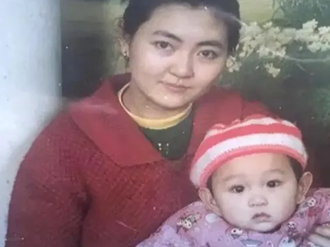 Thấy con của bảo mẫu giống hệt chồng, vợ làm xét nghiệm ADN và kết quả khiến bà khóc hết nước mắt