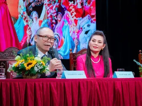 Hóa ra bố ruột ca sĩ Ngọc Anh 3A là NSND - Nguyên Giám đốc lừng danh, cậu út cũng giỏi không kém chị gái