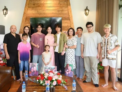 Sao Việt 24h: "Mẹ chồng" Phương Oanh hiếm hoi khoe con trai 19 tuổi có phong thái điềm tĩnh, vẻ ngoài trưởng thành