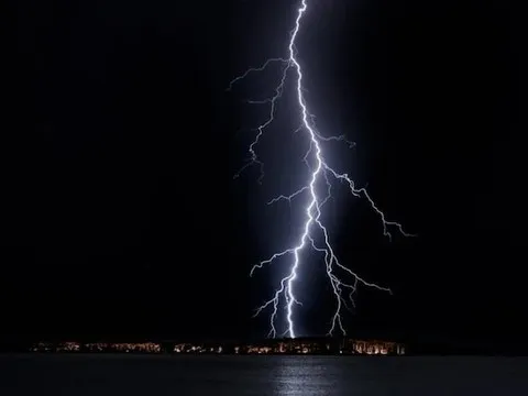 Bi kịch đau đớn: 3 nữ sinh bị sét đánh tử vong tại chỗ trên đường đi học về