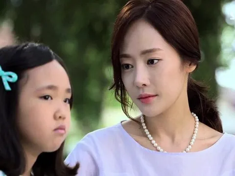 Vợ tức điên khi suốt đêm tân hôn chồng mới cưới luôn bật đèn sáng trưng, lý do anh đưa ra khiến cô xót xa