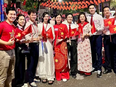 Dàn sao diễu hành sơ duyệt A80: Đen Vâu e thẹn đứng cạnh Hoàng Thùy Linh, Dương Hoàng Yến đi lạc vào khối Thiếu nhi