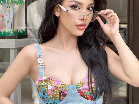 Sinh 2 con, chị dâu Bảo Thy vẫn nuột như gái son, ra đường là phải về nhà trước 11 giờ đêm vì "chồng hay ghen"