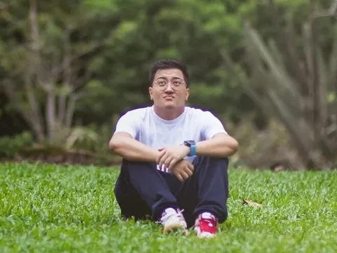 Cậu bé sống trong cung điện đầy camera, người giúp việc, vệ sĩ, thừa kế hàng tỷ USD và cái kết khi trưởng thành