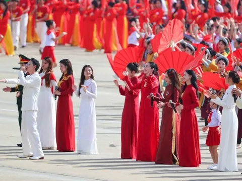 Chân dung 3 chàng trai 9X hát ở Đại lễ: Người được cả làng chào đón sau đăng quang, người lên đời nhờ… đổi mặt