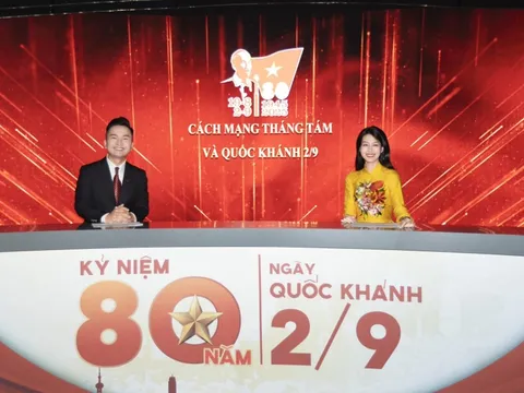 Tà áo dài khiến mạng xã hội “bùng nổ” tối Quốc khánh và câu chuyện chưa kể của NTK Nguyễn Thơ Thơ