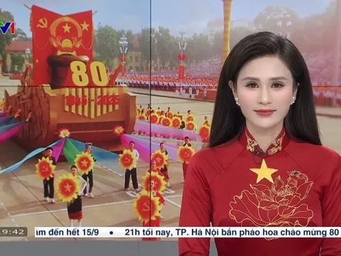 Nữ BTV Thời sự 19h "gây sốt" với chiếc áo dài đỏ: Kín tiếng đời tư, ảnh ngoài đời cũng cực khí chất