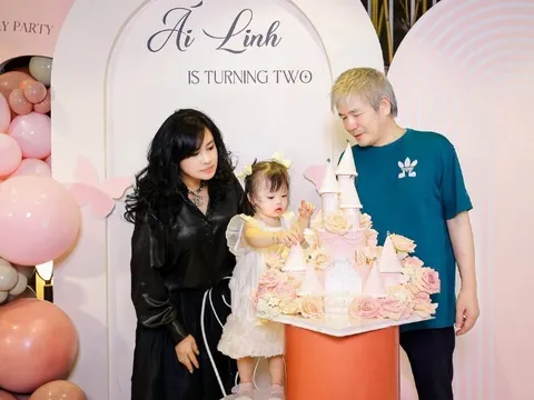 NSND Thanh Lam và bức ảnh "2 gia đình ghép làm 1": Thương con riêng lẫn cháu của chồng, vẫn là người nhà với Quốc Trung