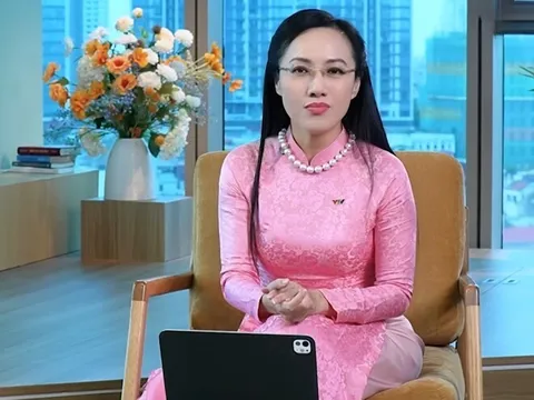 BTV Hoài Anh nghẹn ngào khi nhắc về bản tin "Thời sự 19h", nhớ sự cố rớt bông tai trên sóng trực tiếp