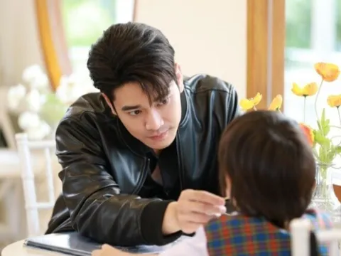 Con trai khóc lóc van xin bố đừng lấy vợ mới, nhưng ngay khi nhìn thấy diện mạo mẹ kế, đứa trẻ liền gọi “mẹ ơi”