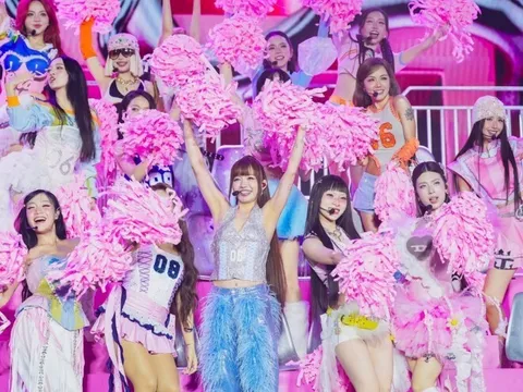 Concert "Em xinh say hi": Bích Phương bị tung "ảnh cưới" với Tăng Duy Tân, chương trình gặp sự cố cháy giàn giáo