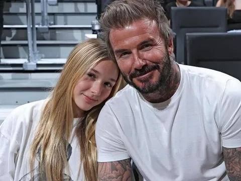 David Beckham tự làm một việc cho con gái Harper, hy vọng đứa trẻ tuổi dậy thì sẽ không xấu hổ với các bạn ở trường