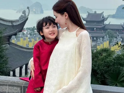 Xót lòng câu nói của con trai Hòa Minzy: "Sao con ít được gặp mẹ thế?"