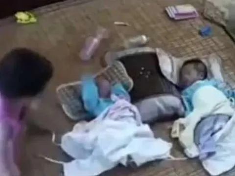Sinh thêm con chiều lòng mẹ chồng, mẹ trẻ đau lòng thấy cảnh tượng con gái lớn làm với em trai sơ sinh