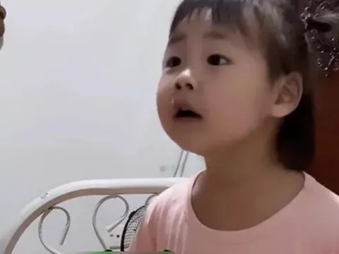 Con gái tiết lộ bố thân mật với người phụ nữ lạ, mẹ nghẹn ngào khi xem ảnh chứng cứ ngoại tình do bé cung cấp