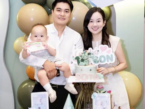 Ly Kute cùng chồng làm trong ngành công an dọn tiệc thôi nôi cho quý tử, em bé 1 tuổi giống hệt anh trai Khoai Tây