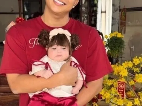 Bé gái Sài Gòn “gây sốt” cõi mạng với đôi mắt to tròn, má bánh bao như lai Tây, hoá ra có bố đơn thân nổi tiếng