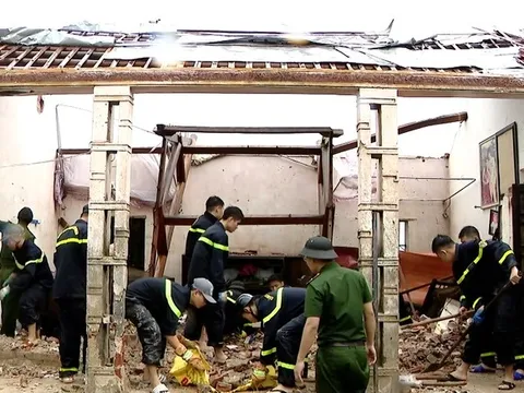 Bão số 10 gây thiệt hại nặng nề, Thủ tướng chỉ đạo tập trung khắc phục nhanh hậu quả, ổn định đời sống Nhân dân