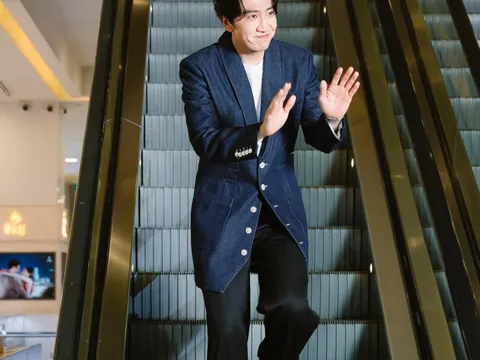 Lee Kwang Soo cùng dàn sao Hàn - Việt đổ bộ thảm đỏ "Tay anh giữ một vì sao"