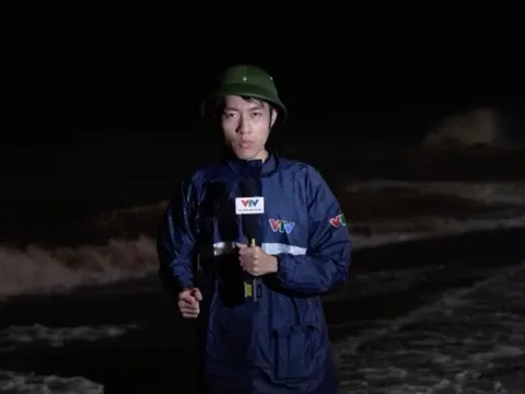 BTV VTV sinh năm 2000 "đội bão" đưa tin song ngữ: Là Thạc sĩ tốt nghiệp trường danh giá, nhận học bổng của Đức