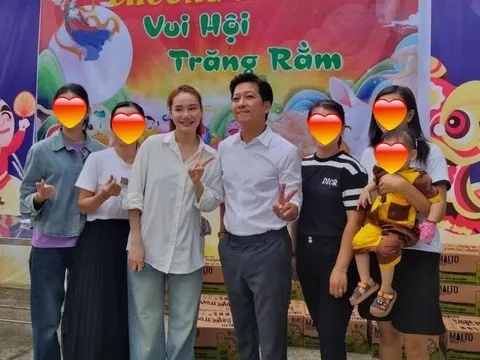 Trường Giang Nhã Phương đưa hai con về quê nội Đà Nẵng làm từ thiện, con gái Destiny xinh xắn, giản dị, lễ phép trao quà